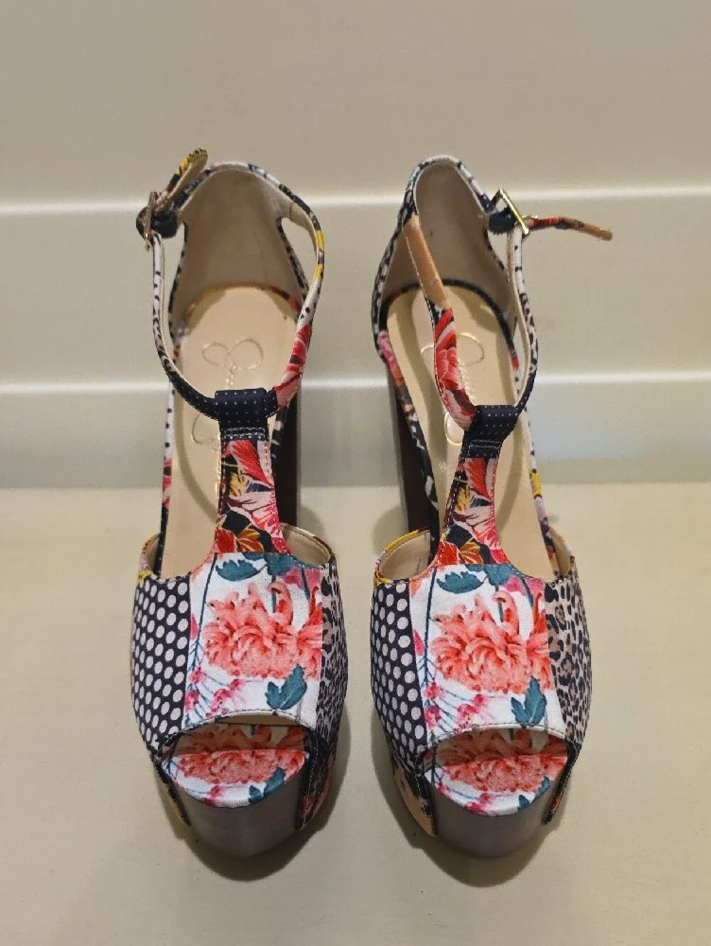 Jessica Simpson eye catching